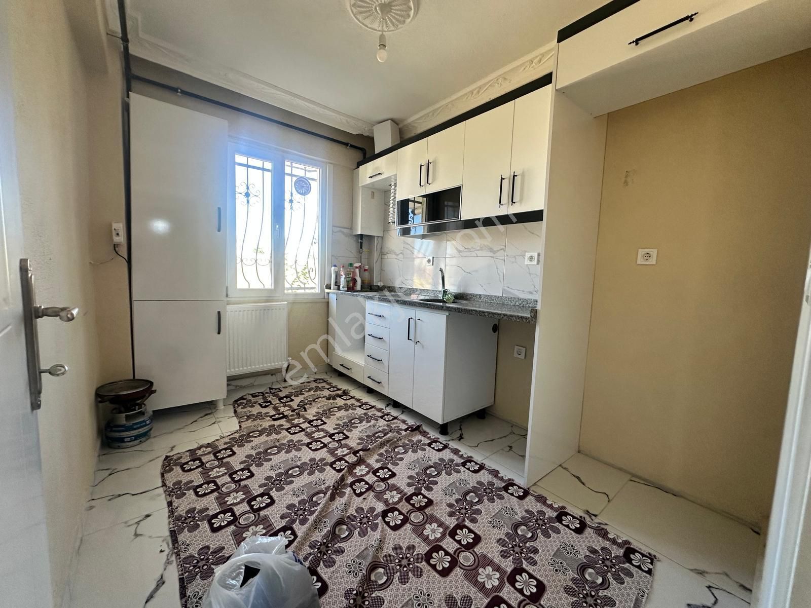 Yeniköyde 2+1 85 M2 Doğalgazlı Kiralık Daire