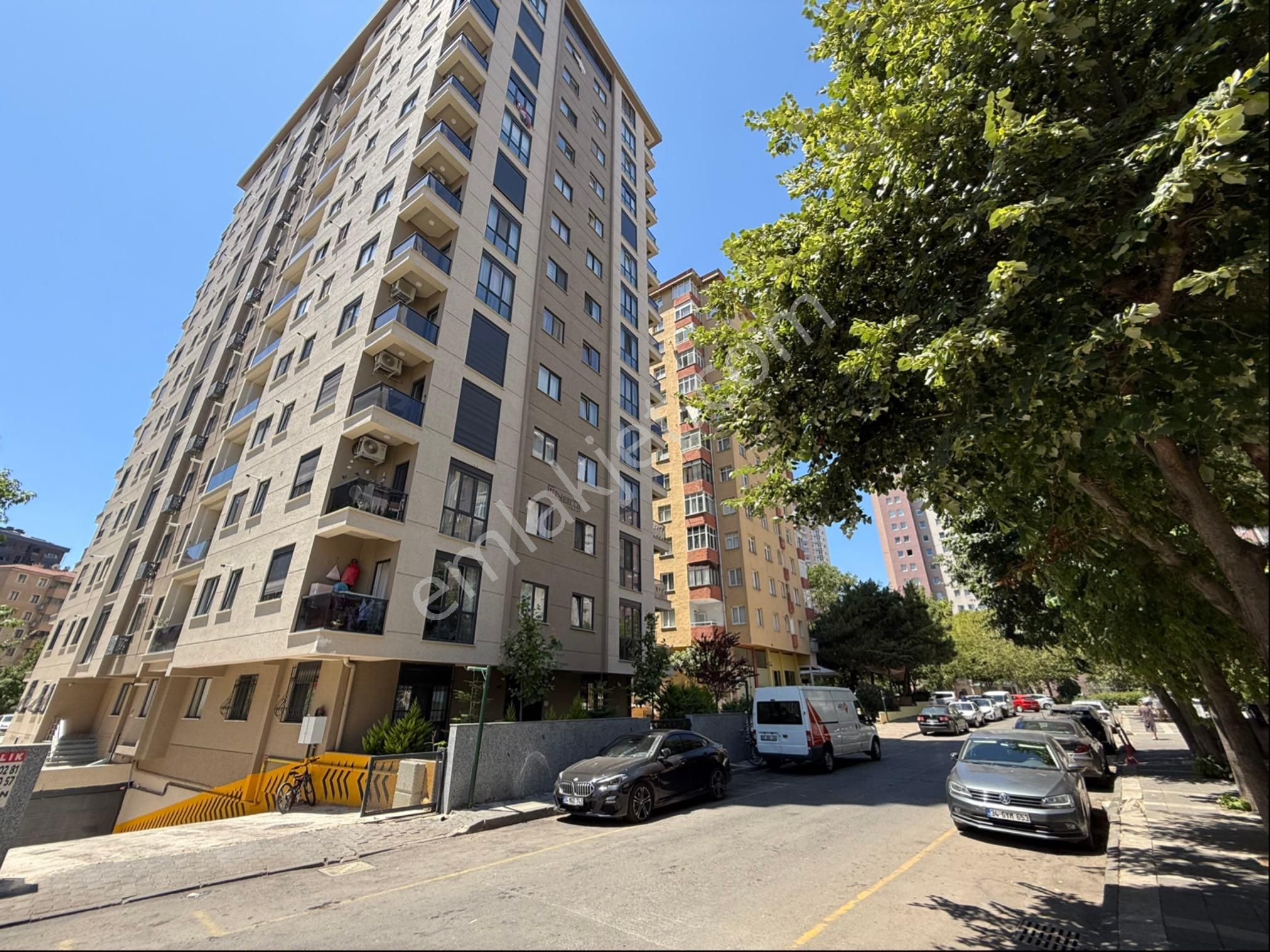 Kozyatağı Kozzy Yakını Sıfır Balkonlu Ebeveynli 140 M² Net 4+1