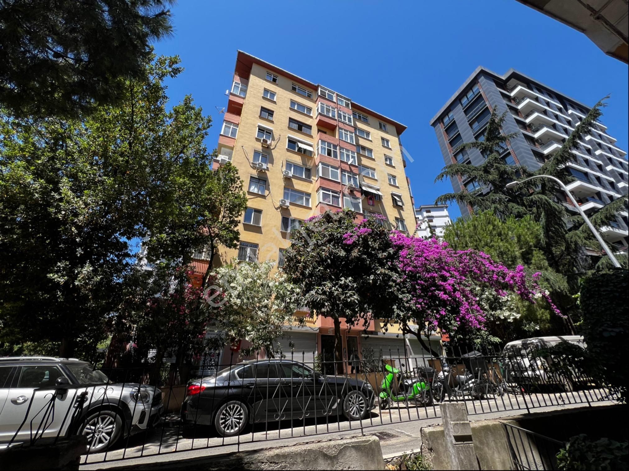 Oben'den Metroya Ve Marmaraya Yakın Açık Otoparklı 2+1 Net 70 M²