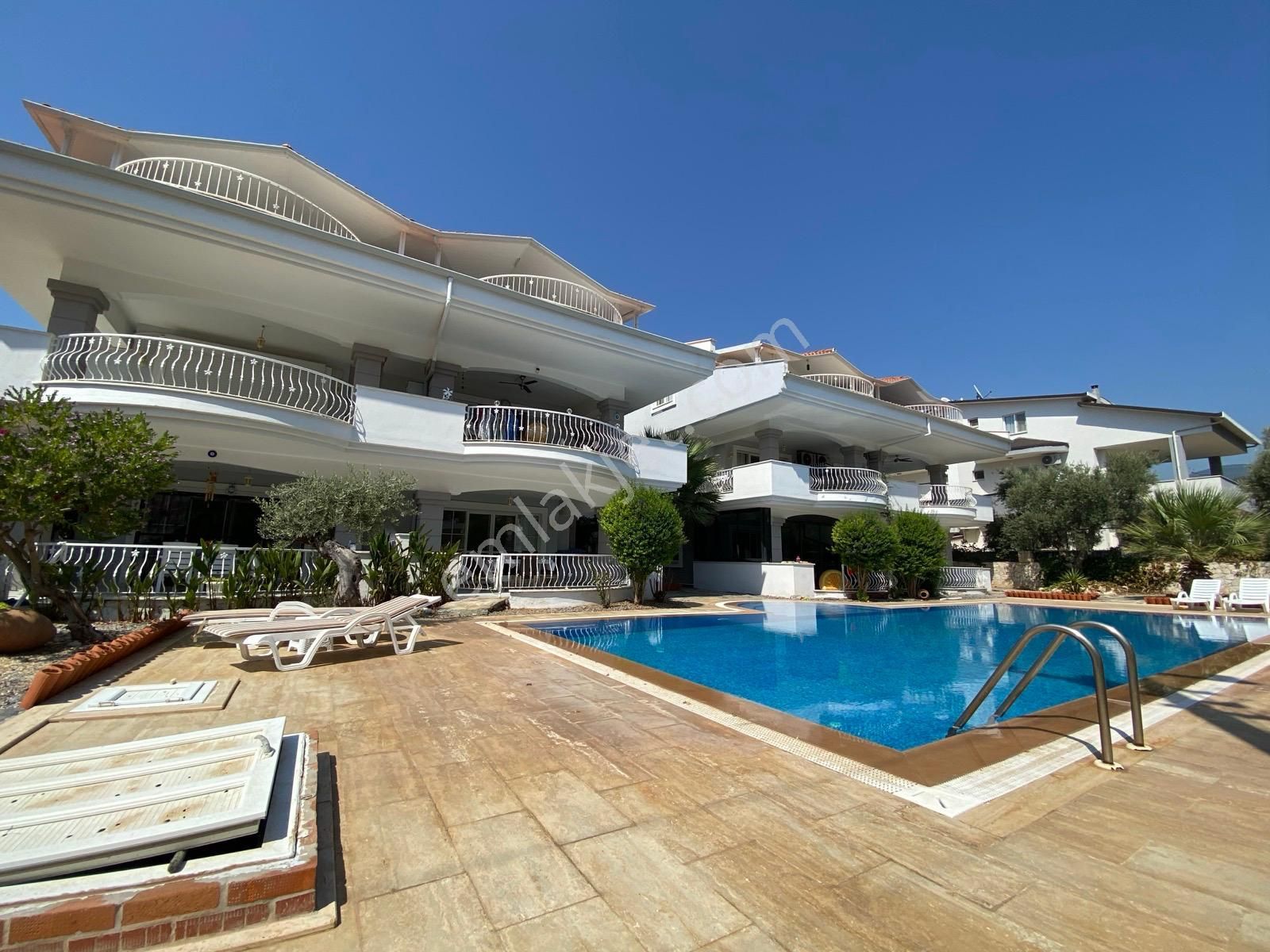 Didim Akbük Merkezde Denize 350 Metre 3+1 Esyalı Daire