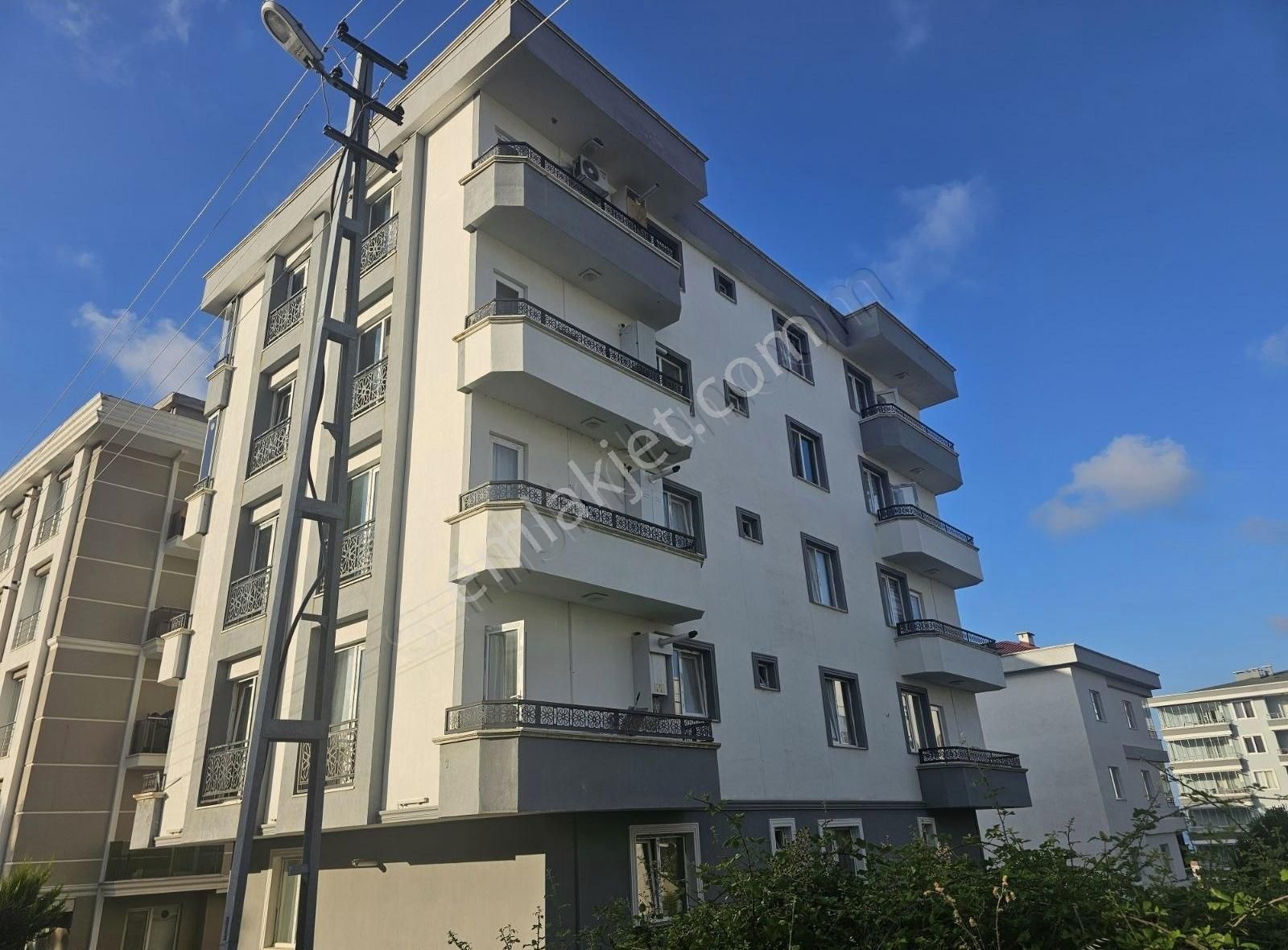 Körfez Mahallesinde Eşyalı 1+1 Daire