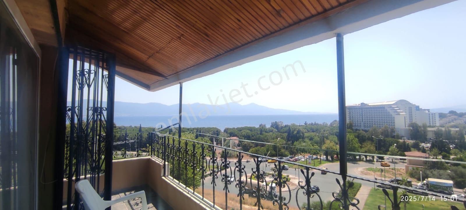 Kuşadası Merkezde Full Deniz Manzaralı 4+1 Veya 5+1 E Çevrilebilir Villa