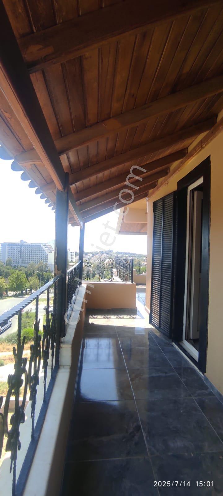 Kuşadası Merkezde Full Deniz Manzaralı 4+1 Veya 5+1 E Çevrilebilir Villa - Görsel 8