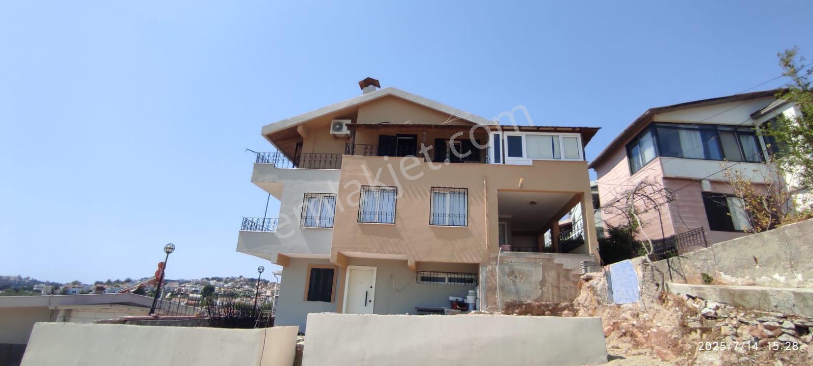 Kuşadası Merkezde Full Deniz Manzaralı 4+1 Veya 5+1 E Çevrilebilir Villa - Görsel 9