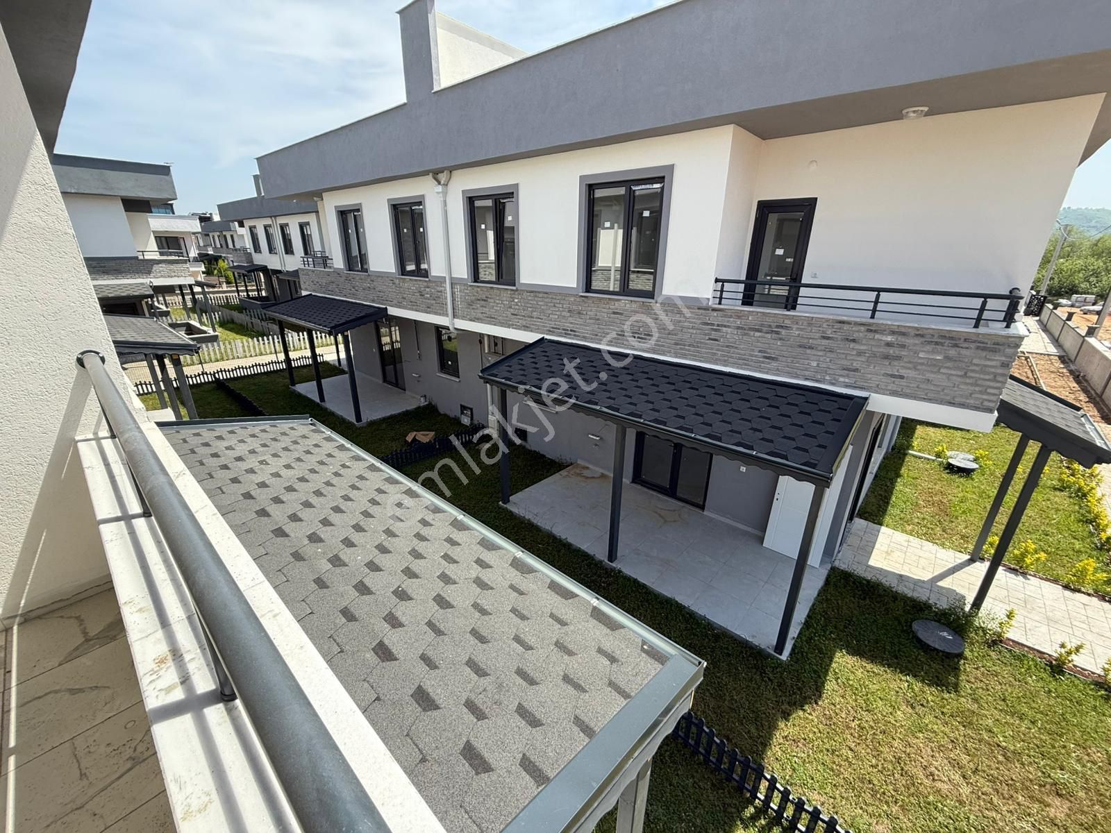 Karasu Aziziye Mah. Müstakil Bahçe Kullanımlı, Havuzlu Site İçi 3+1 Satılık Sıfır Villa - Görsel 18