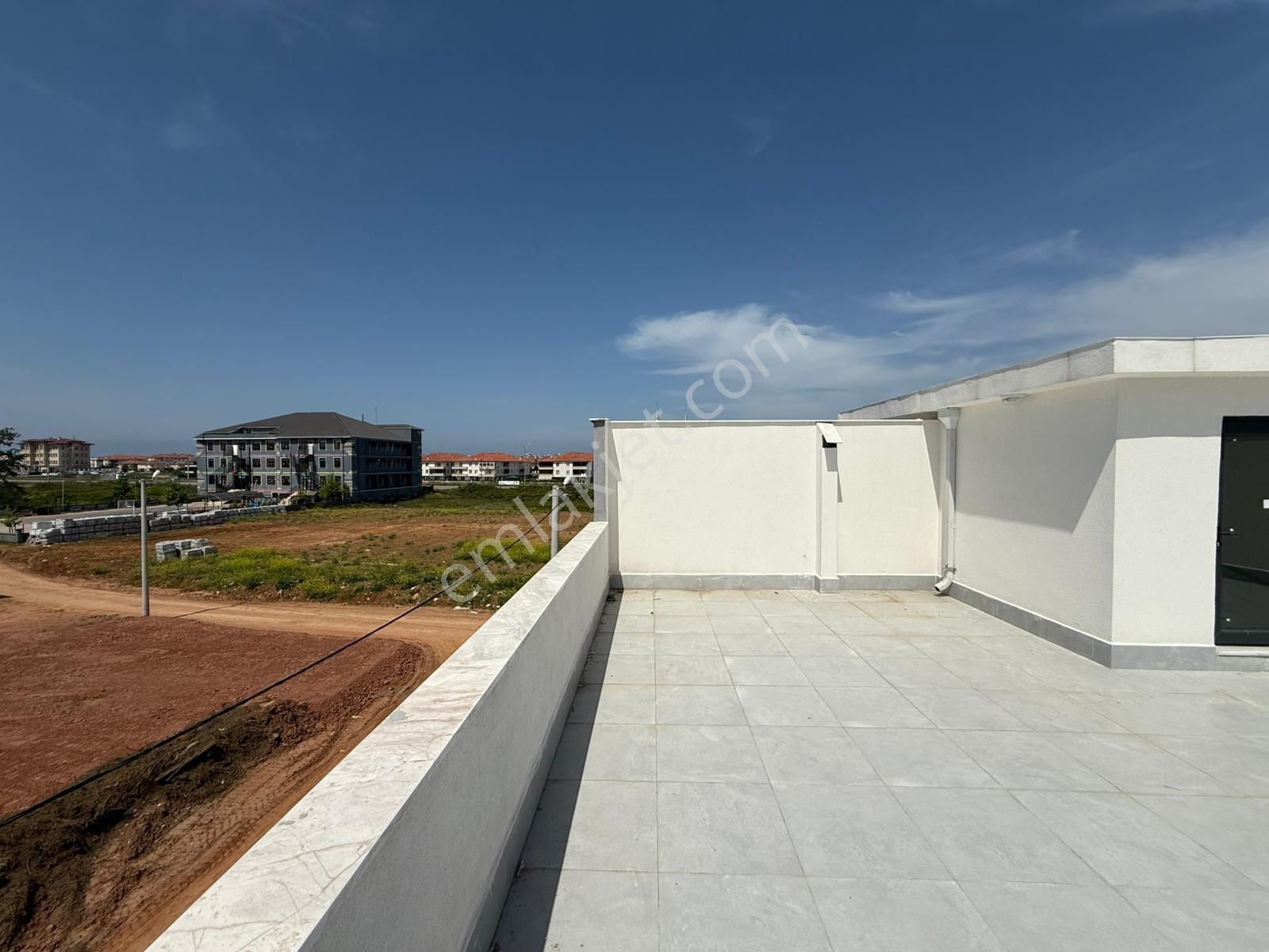 Karasu Aziziye Mah. Müstakil Bahçe Kullanımlı, Havuzlu Site İçi 3+1 Satılık Sıfır Villa - Görsel 23