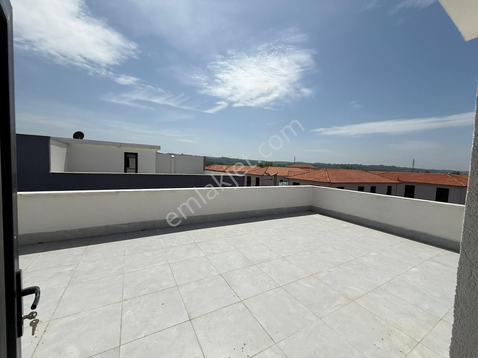 Karasu Aziziye Mah. Müstakil Bahçe Kullanımlı, Havuzlu Site İçi 3+1 Satılık Sıfır Villa - Görsel 22