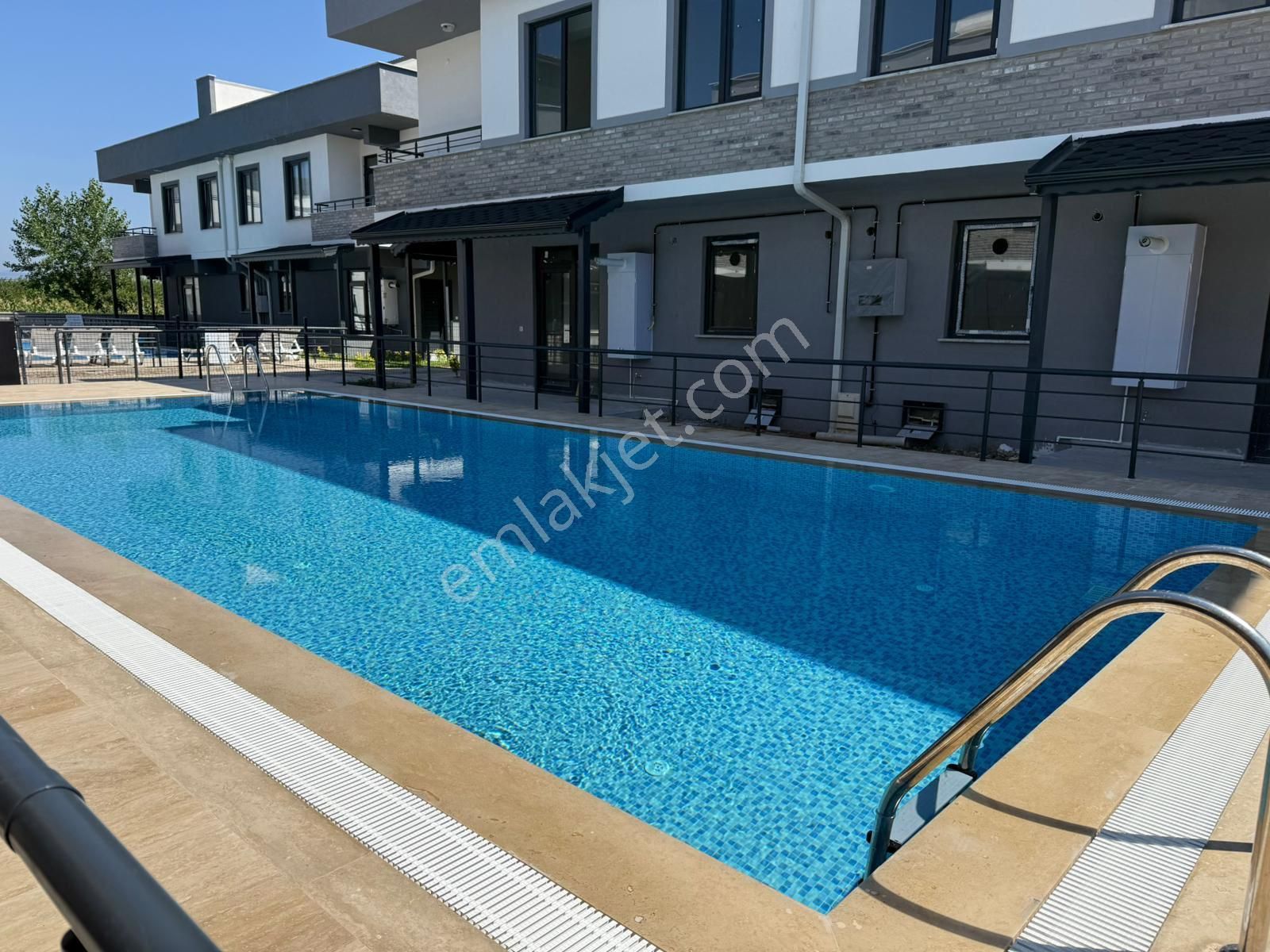 Karasu Aziziye Mah. Müstakil Bahçe Kullanımlı, Havuzlu Site İçi 3+1 Satılık Sıfır Villa - Görsel 2