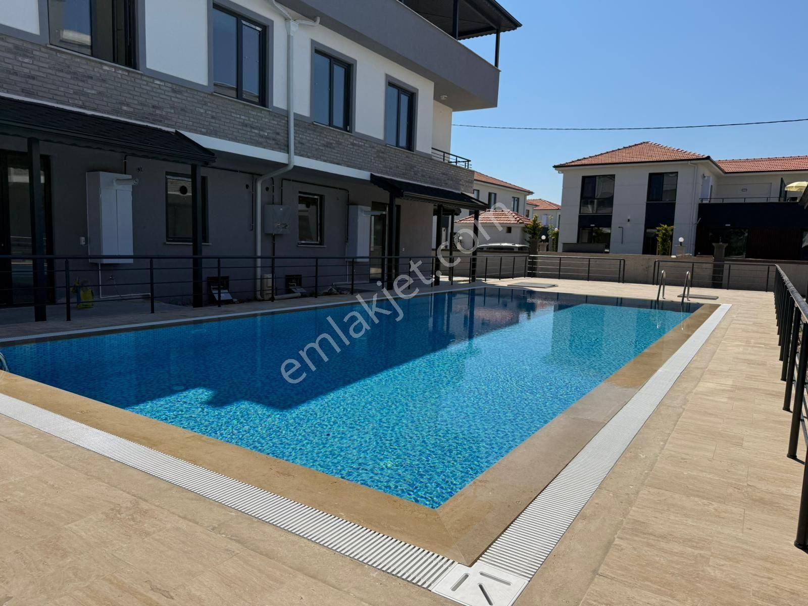 Karasu Aziziye Mah. Müstakil Bahçe Kullanımlı, Havuzlu Site İçi 3+1 Satılık Sıfır Villa - Görsel 3