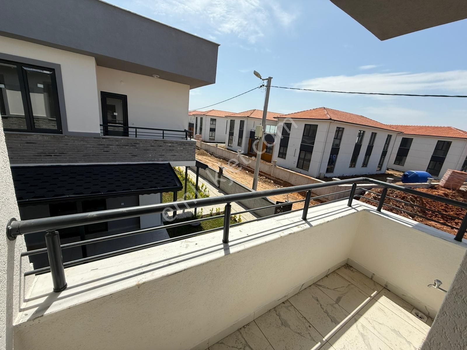 Karasu Aziziye Mah. Müstakil Bahçe Kullanımlı, Havuzlu Site İçi 3+1 Satılık Sıfır Villa - Görsel 17