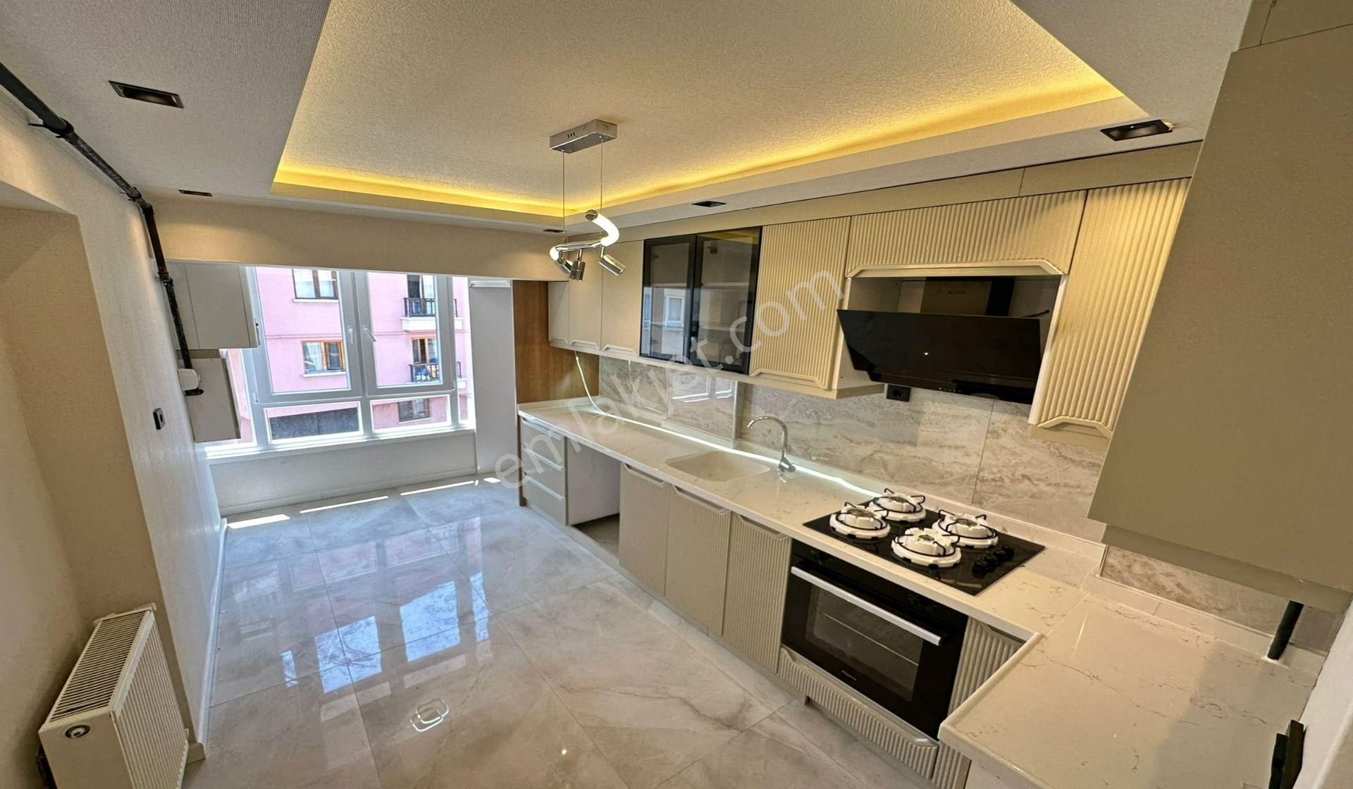 Esertepe Çambaşı Cadde Yakını Site Konseptinde Lüx Yapılı 3+1