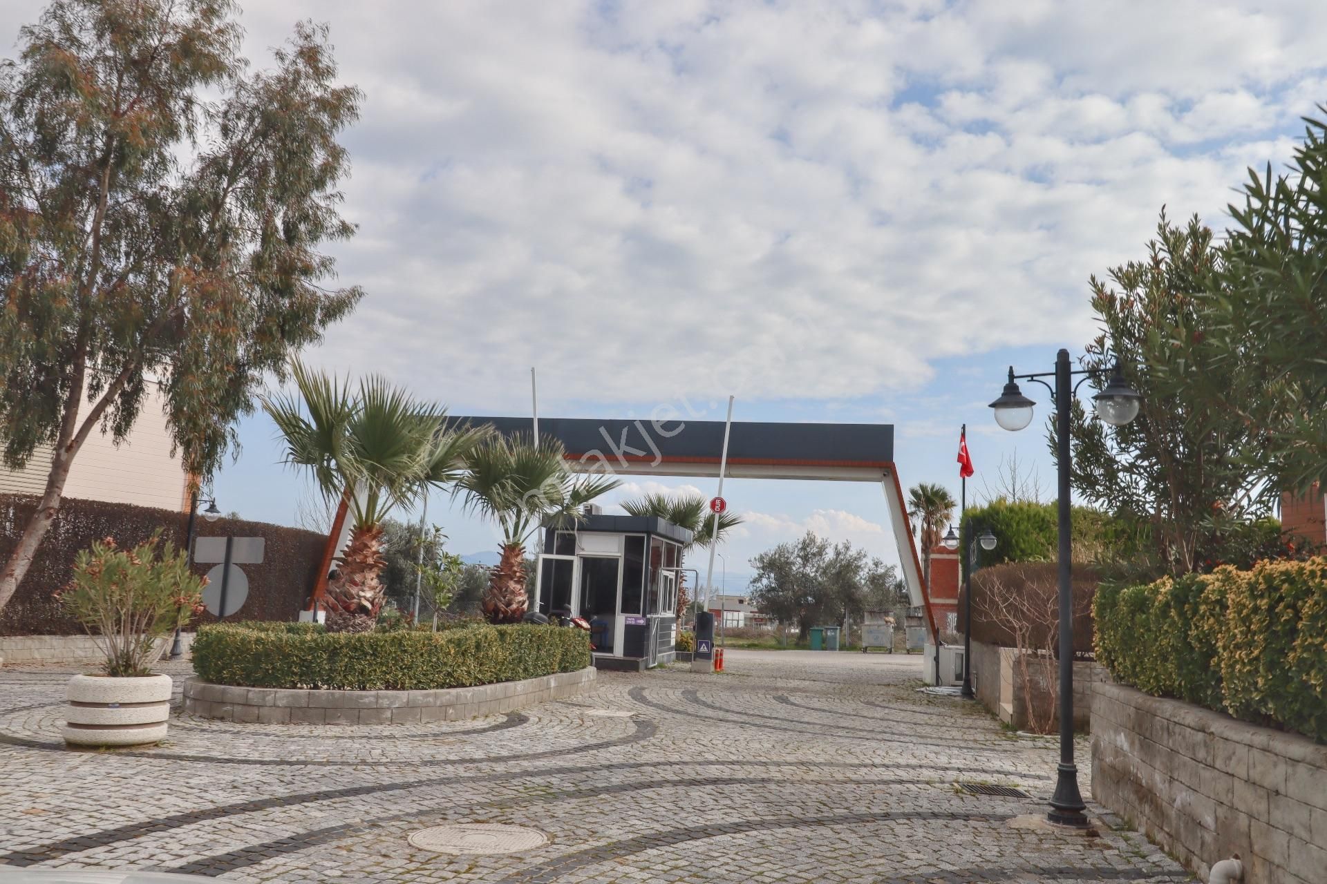 Güre'de Güvenlikli Site İçerisinde Satılık Tek Müstakil Villa - Görsel 12