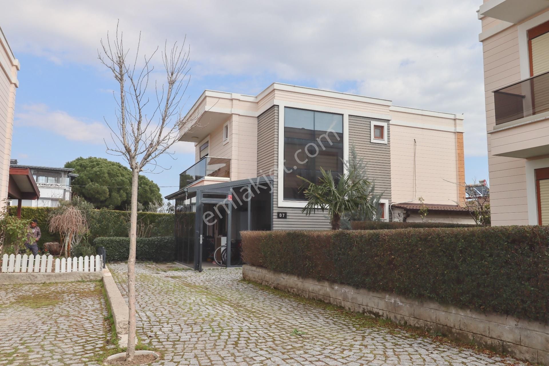 Güre'de Güvenlikli Site İçerisinde Satılık Tek Müstakil Villa - Görsel 11