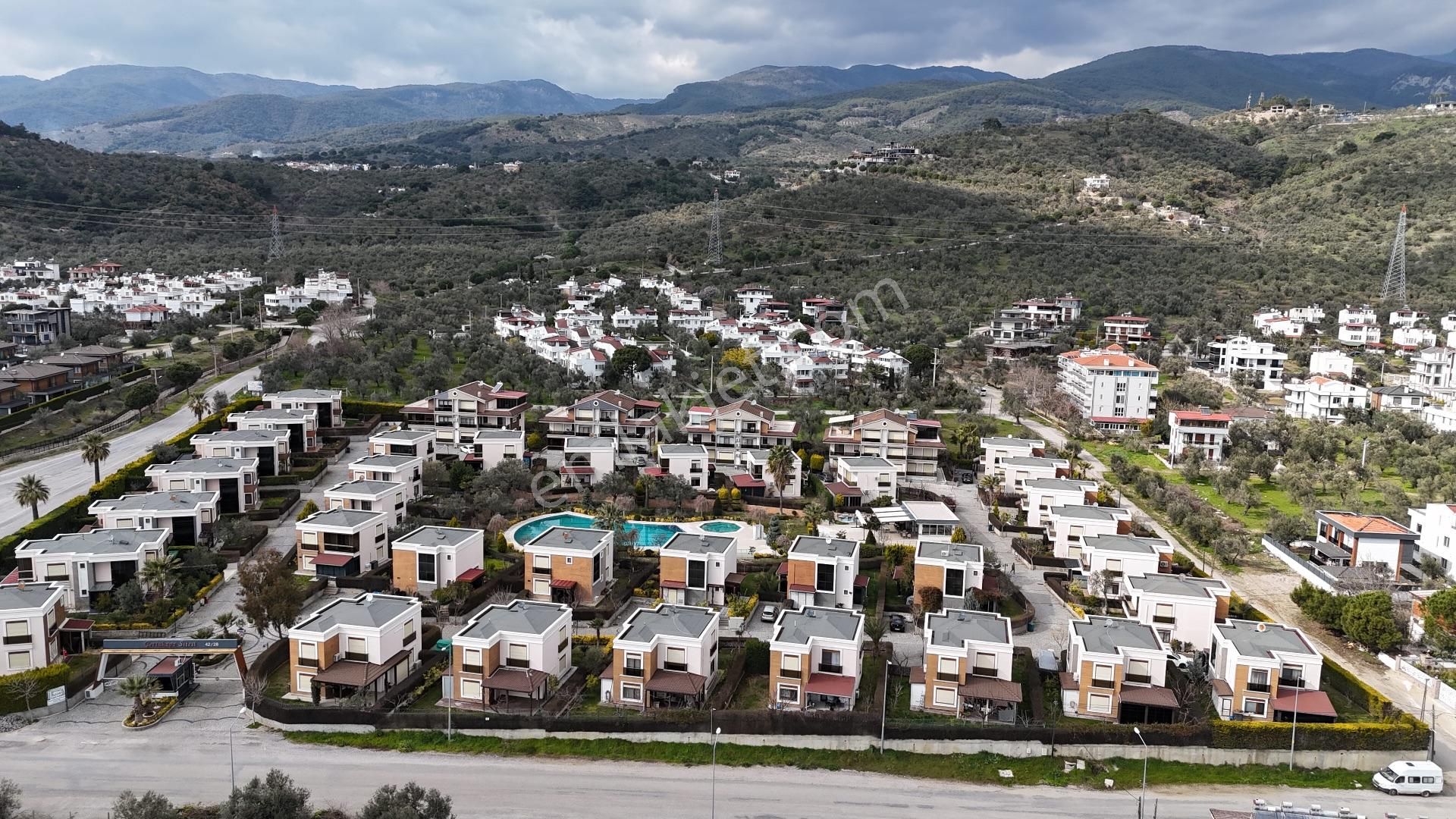 Güre'de Güvenlikli Site İçerisinde Satılık Tek Müstakil Villa - Görsel 5