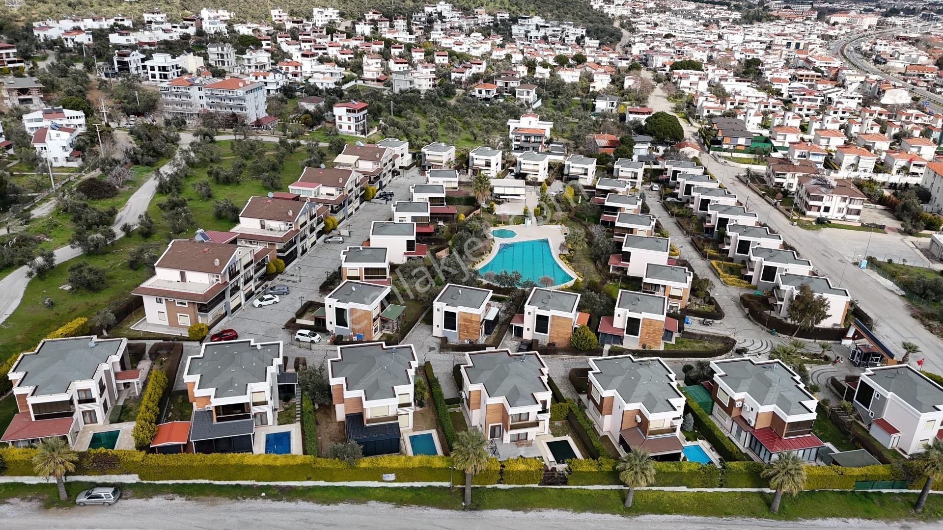 Güre'de Güvenlikli Site İçerisinde Satılık Tek Müstakil Villa - Görsel 4