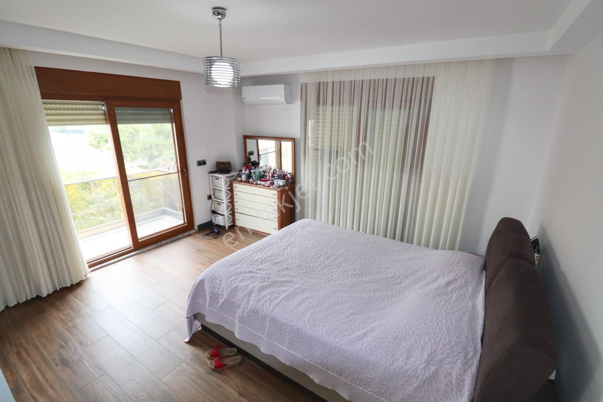 Güre'de Güvenlikli Site İçerisinde Satılık Tek Müstakil Villa - Görsel 24