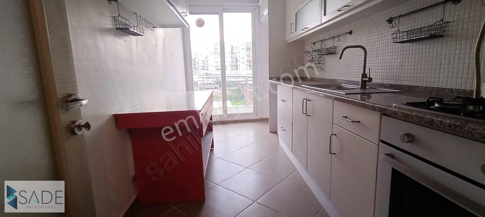 Karşıyaka Şemikler De Satılık Ara Kat 3+1 Köşe Daire