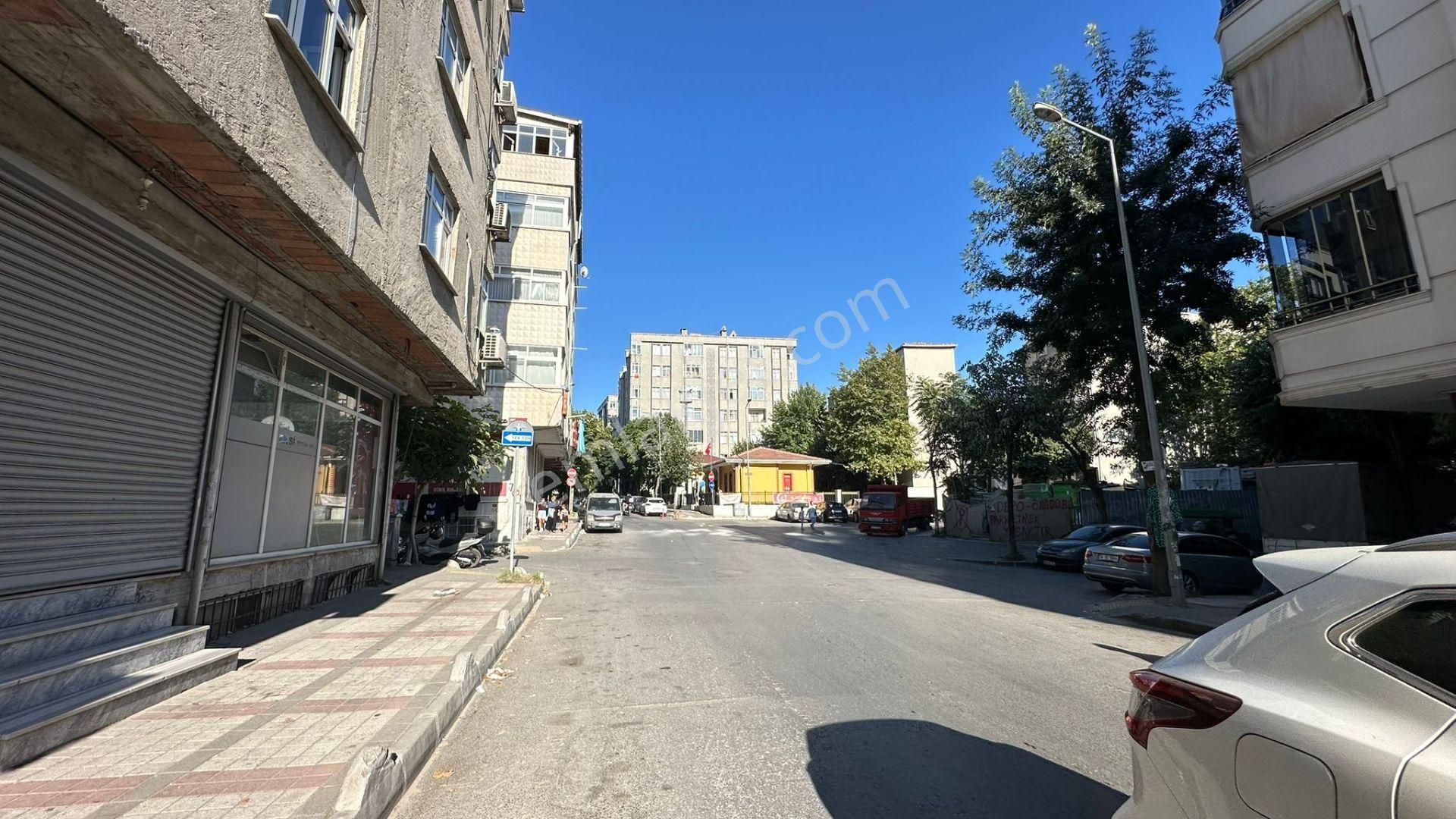 Başokur'dan Bağcılar Güneşli Anafartalar Cad, Üzeri 50 M2 Dükkan
