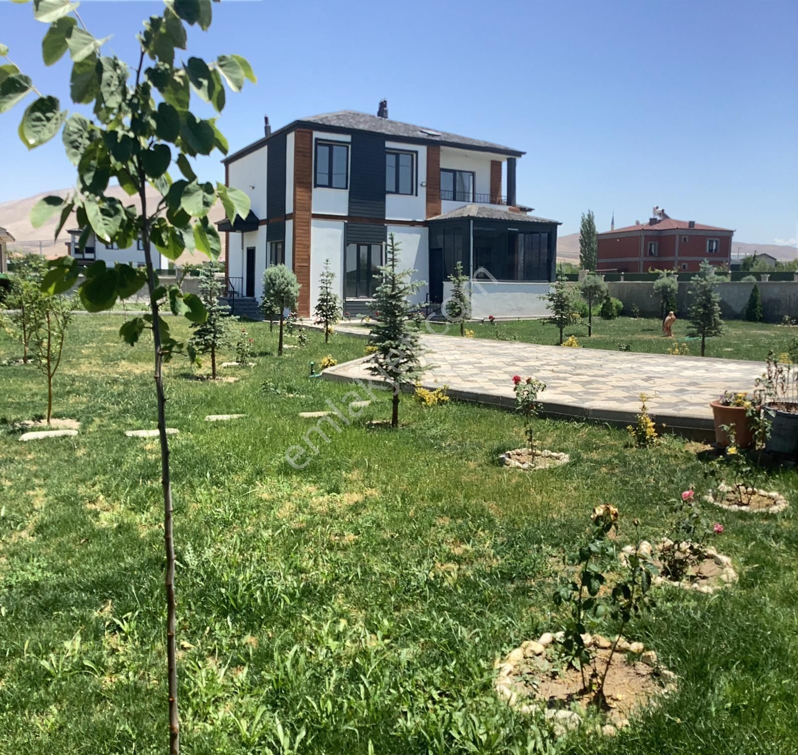 Sazlıca'nın Elit Yerinde Satılık Lüks Villa