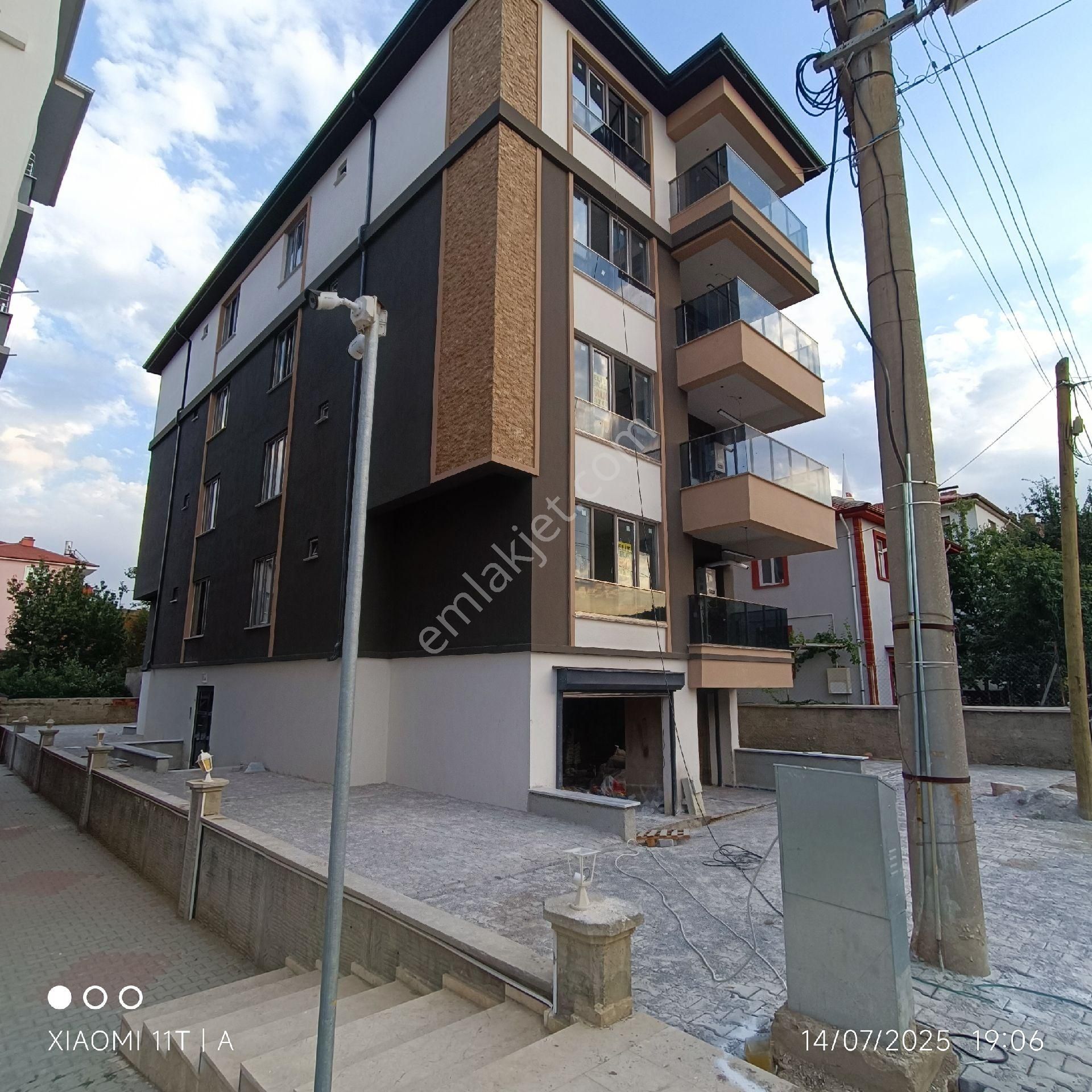 Elit Emlak'tan 2+1 Kiralık Daire Mutfak Ayrıca Var 1 Ci Kat 100 M2
