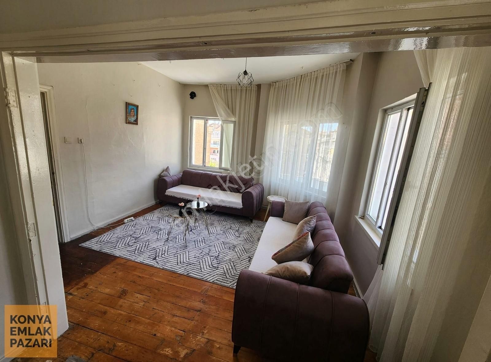 Ara Kat 2+1 Muhacır Pazarı Cıvarında Satılık Daire