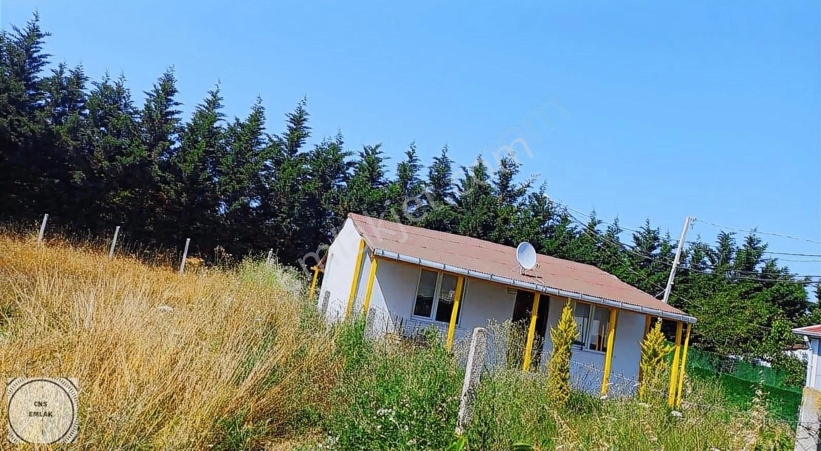 Çatalcada Satılık 300 M2 Arsa İçerisinde Müstakil Ev