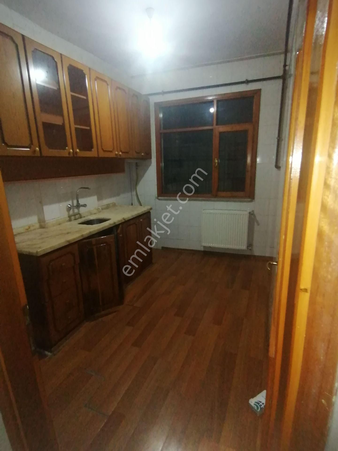 Ümraniye Armağanevler Çift Balkonlu Metro Yürüme Mesafesi 2+1 90 Metre Kiralık Daire Etrafı Açık