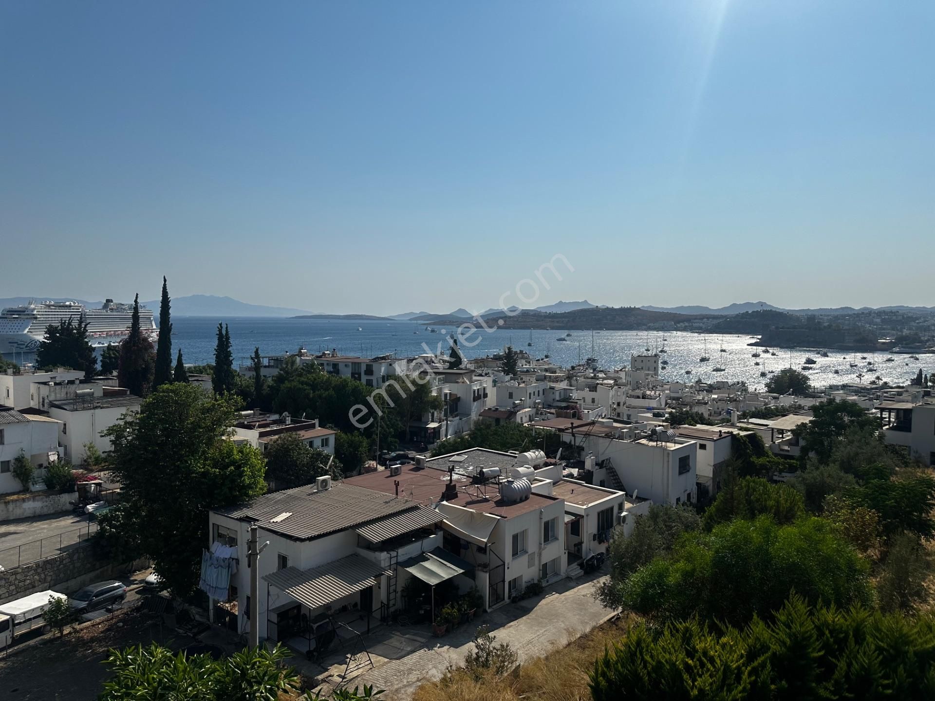 Bodrum Kumbahçede, Marka Site İçinde Full Manzaralı Daire
