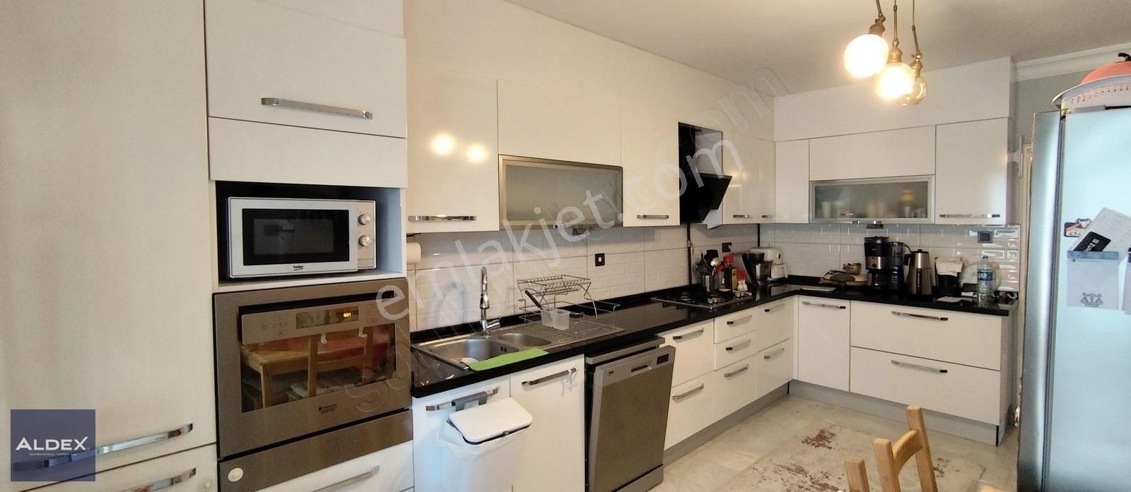 Aşağı Öveçler'de Ferah,geniş Ve Manzaralı 4+1 Satılık Daire