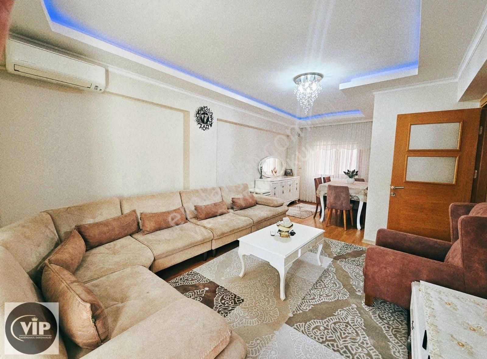 Vip Gayrimenkul'den Geniş Balkonlu 2+1 K.mutfak Daire