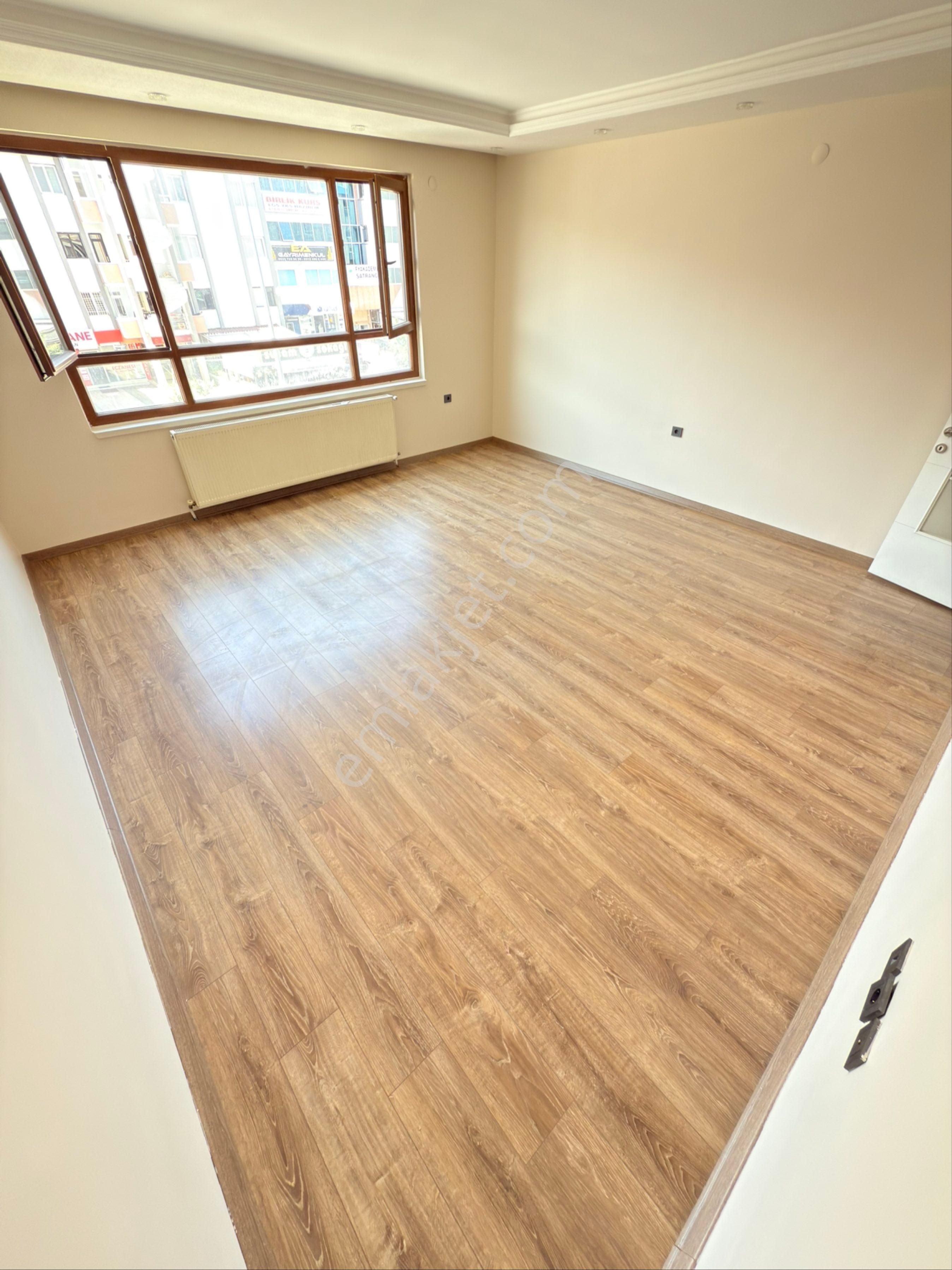 Birlik Mahallesi 3+1 110m2 1.kat Cadde Üzeri Satılık Daire