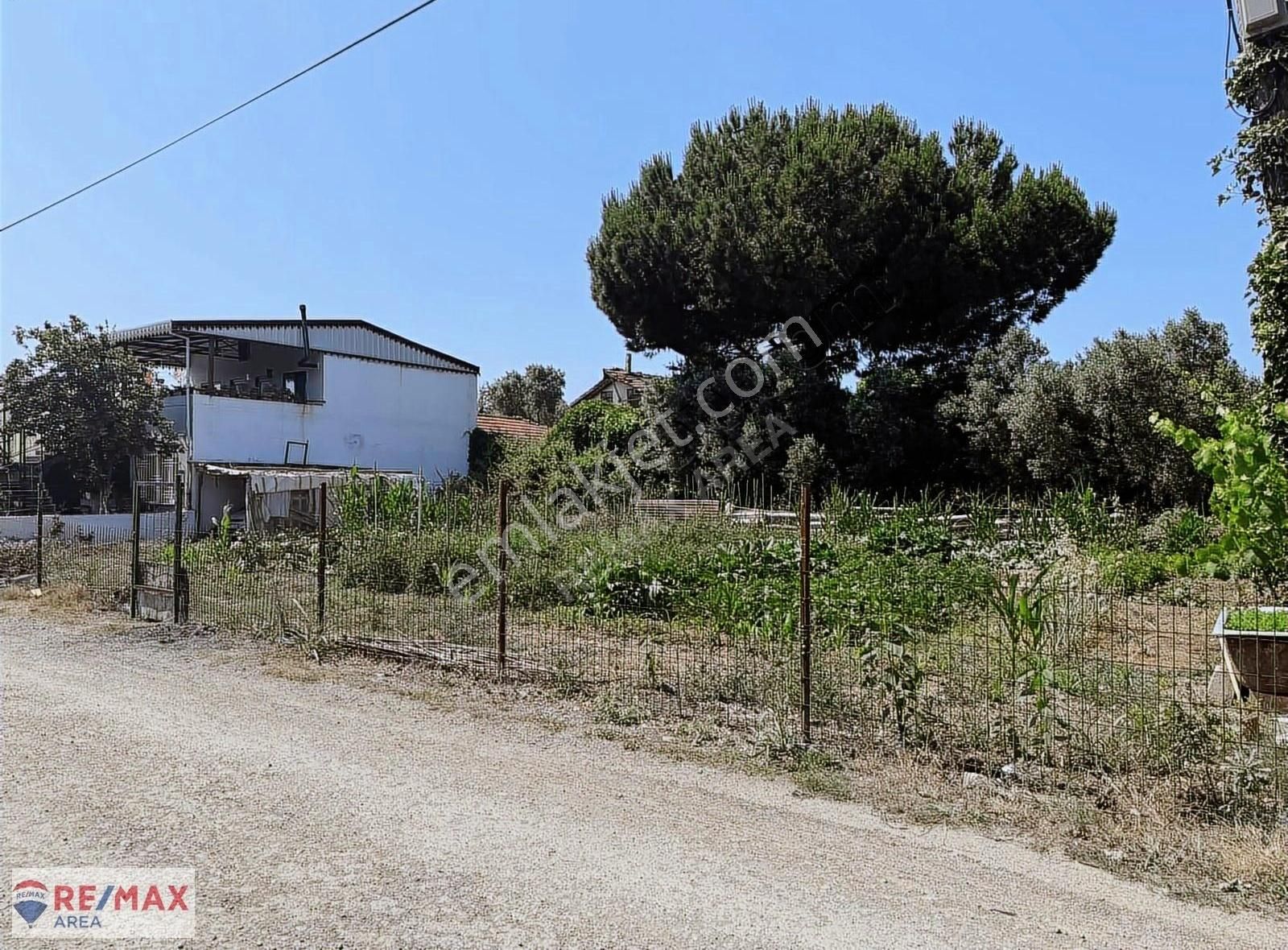 Remax Area Dan Denize Yakın 497 M2 Tapulu Çitli Satılık Arsa