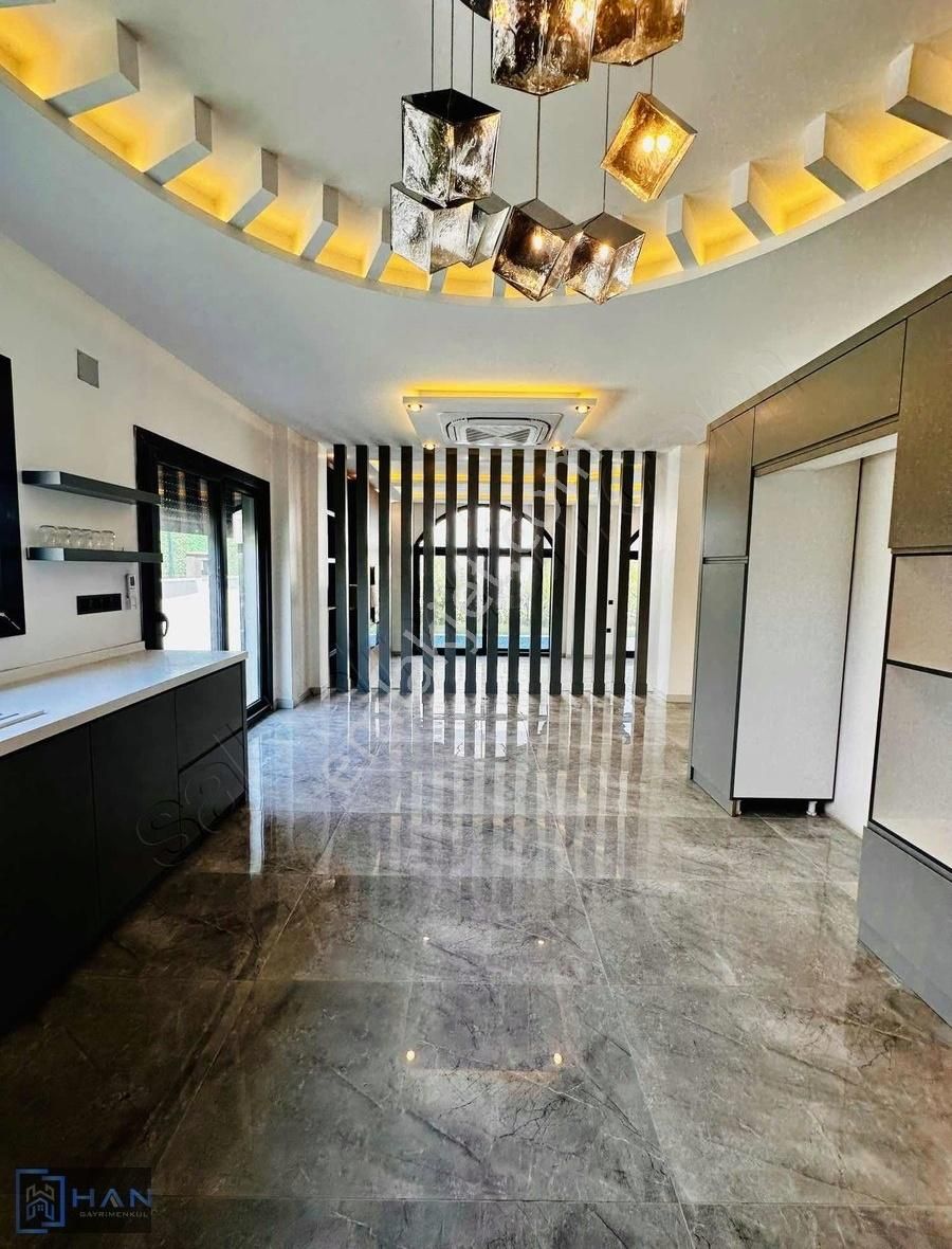 Han Gayrimenkul'den Kiralık Ultra Lüks 326 M2 4+1 Villa