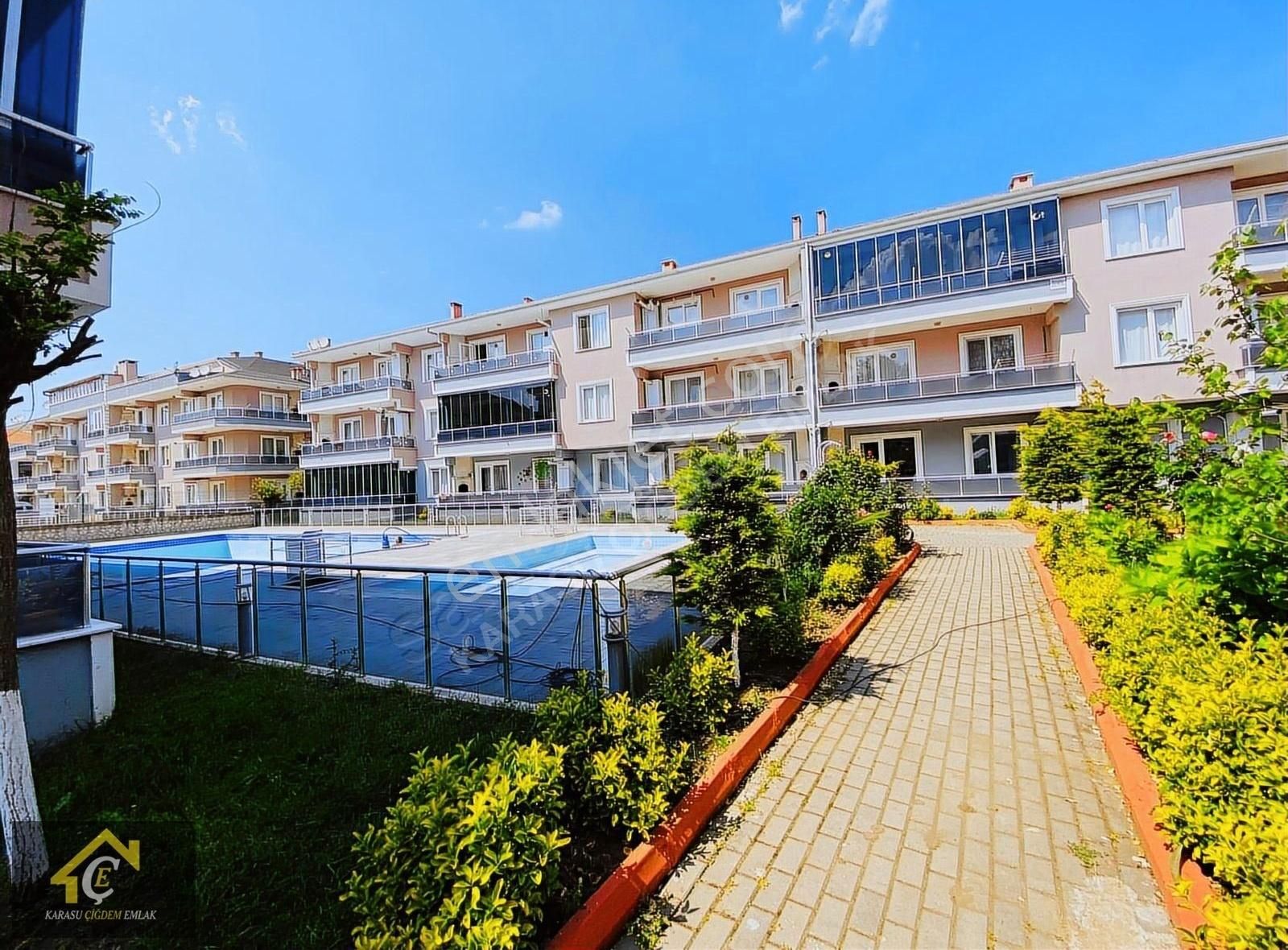 Havuzlu Sitede 3.kat Eşyalı & Geniş M2 Li & Açık Cepheli
