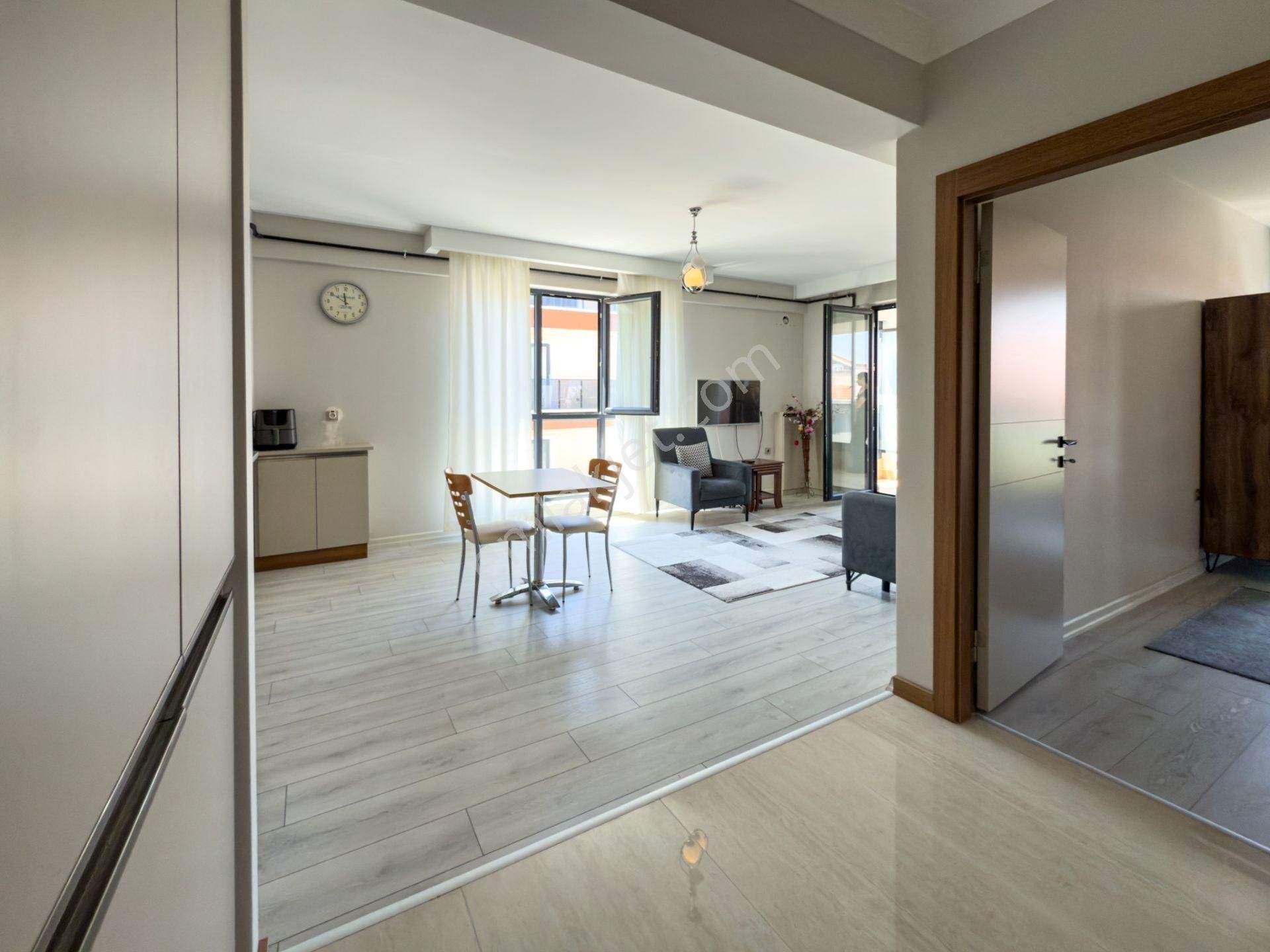 Kızılcaşar’da Eşyalı Ara Kat Kiralık 1+1 – Bulvara Yürüme Mesafesi