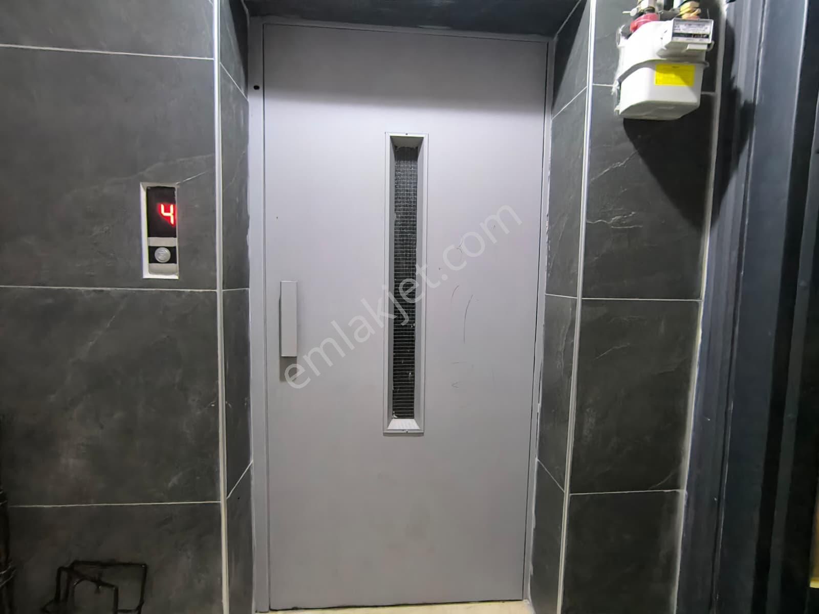 Yalçından Kadıköyde Ön Cephe Arakat Geniş 3+1 Daire Fırsatı! - Görsel 2