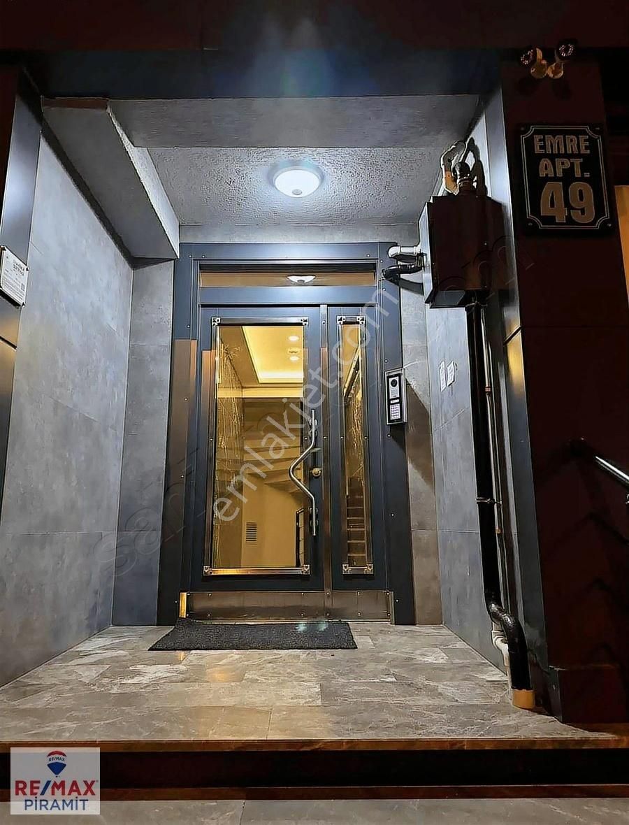 Altunizade İcadiye Cadde Üzeri İskanlı 3+1 Satılık Daire