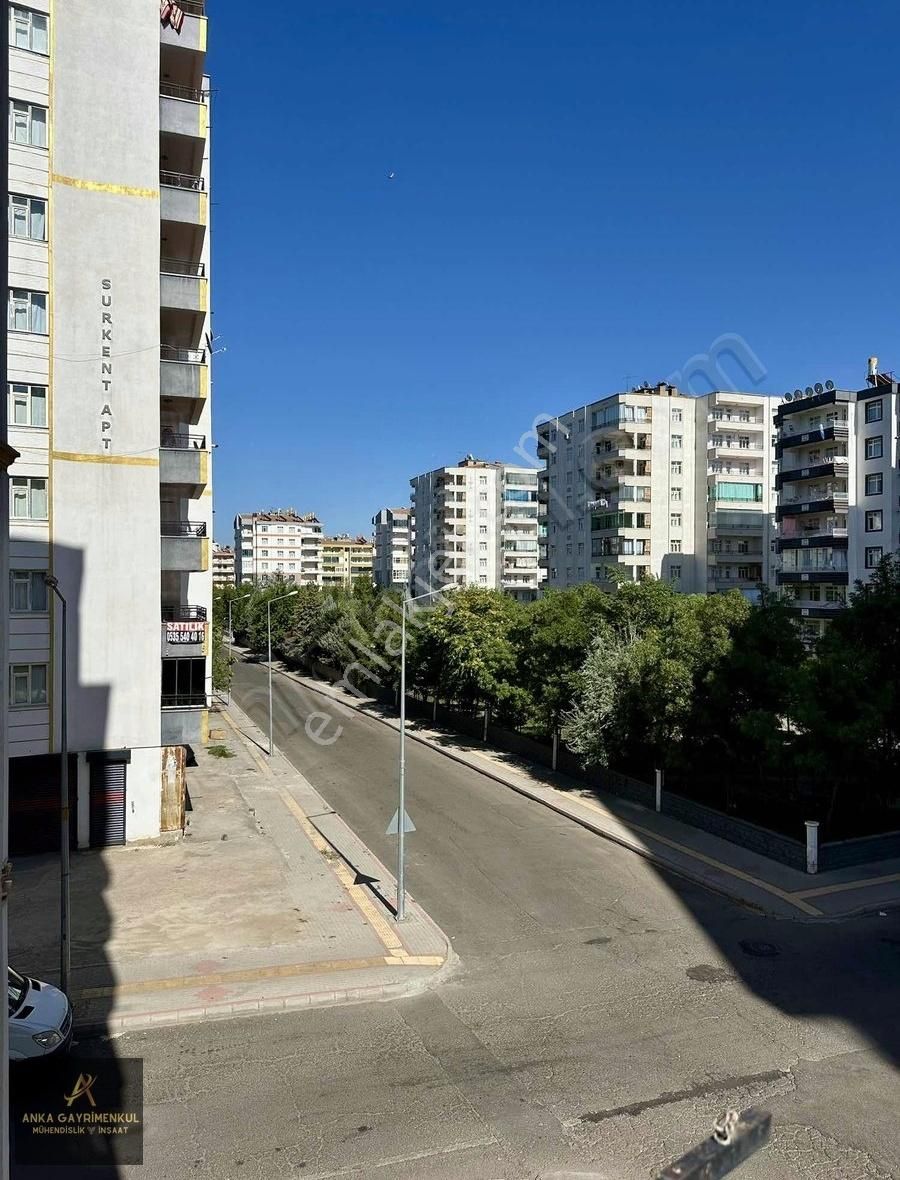 75 Caddeye 2 Parselde Satılık 3+1 Daire