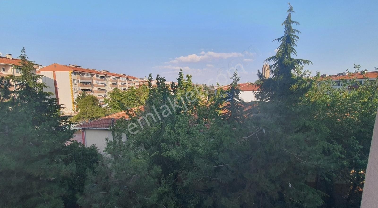 Edirne Alper Yazoğlu Okulunun Yanında Satılık 3+1 Daire