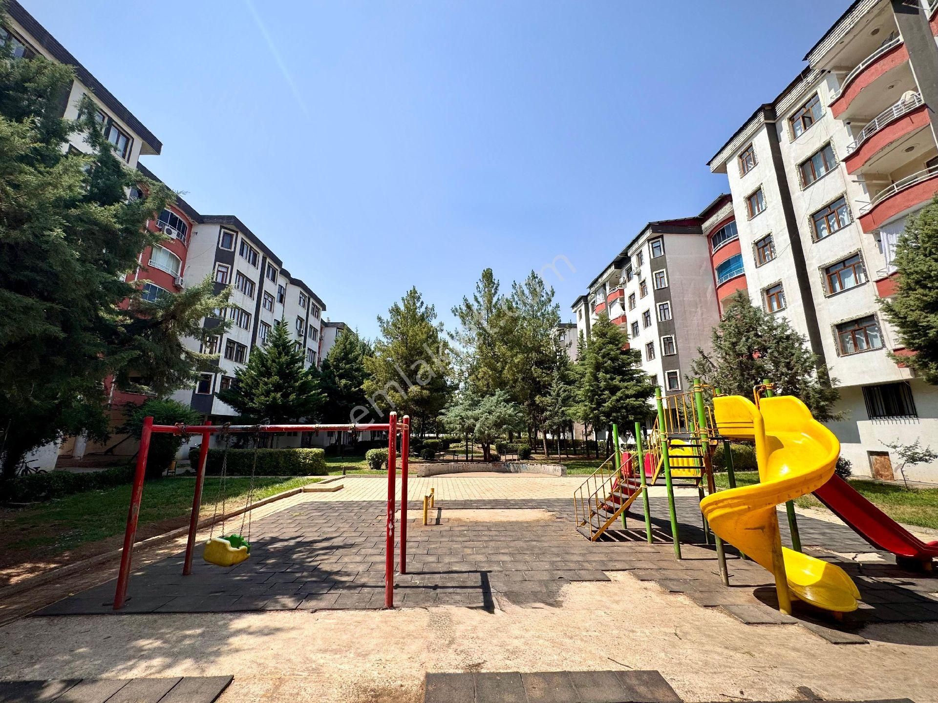 Bağcılar Hava Alanı Kavşağı Civarı 3+1 Satılık Daire