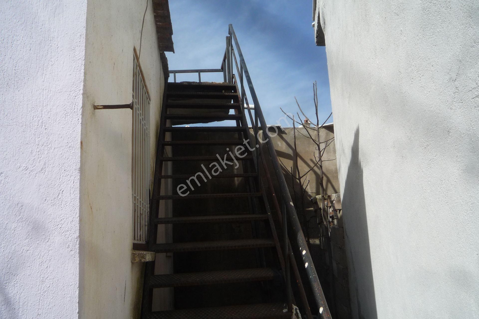 İzmir Torbalı Gold Emlaktan Satılık Mustakil Bahçeli Ev - Görsel 13