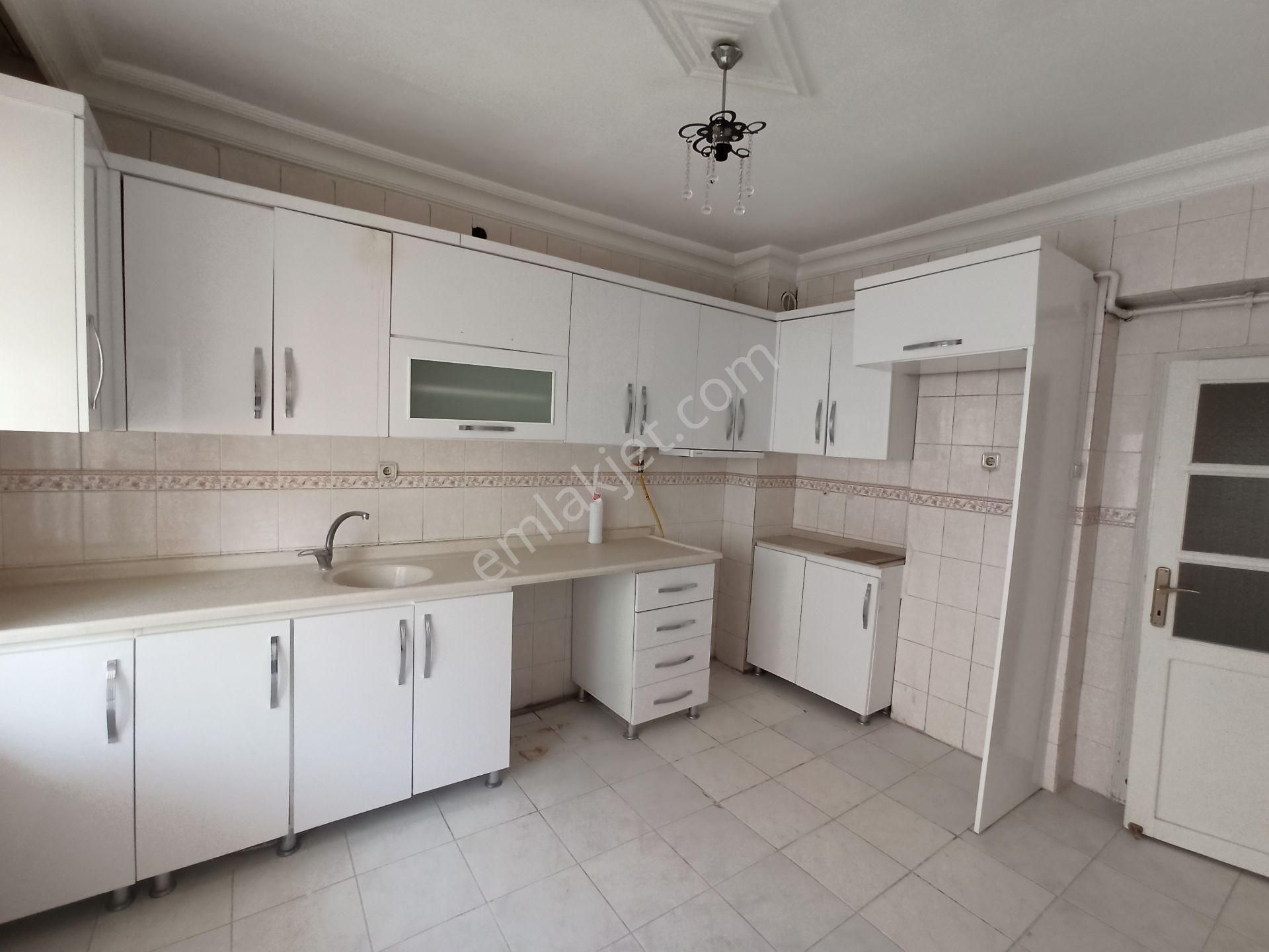 Harzem Gayrimenkulden İzzetpaşa Mahallesinde Satılık 3+1 Daire