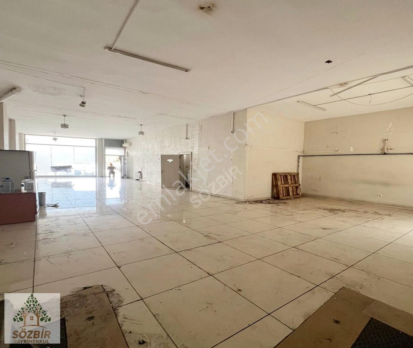 Sözbir Yapıdan Doğan Araslıya Cephe Düz Giriş 150 M2 Dükkan
