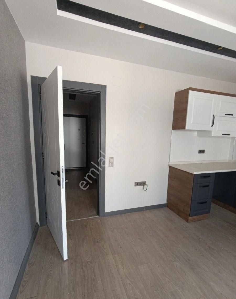 Satlik 2+1 Daire Saricamin En Guzel Yerinde Hasarsiz Sifir Daire Ana Yol İşlek Cad - Görsel 25