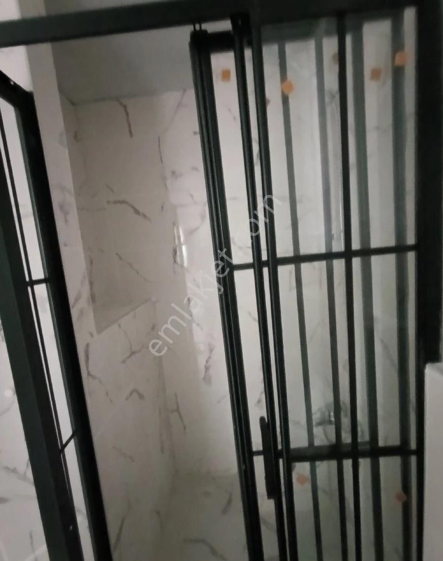 Adakent Emlakdan Satlik 1+1 Daire Anayol Üzeri İşlek Cadde Üzerinde Hasarsiz Sifir Uygun Fiyata - Görsel 8