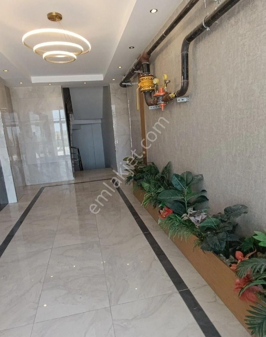 Adakent Emlakdan Satlik 1+1 Daire Anayol Üzeri İşlek Cadde Üzerinde Hasarsiz Sifir Uygun Fiyata - Görsel 3