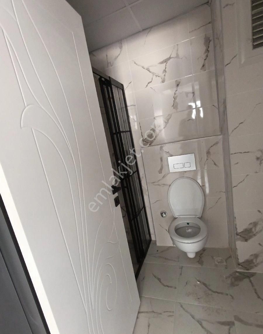 Adakent Emlakdan Satlik 1+1 Daire Anayol Üzeri İşlek Cadde Üzerinde Hasarsiz Sifir Uygun Fiyata - Görsel 29