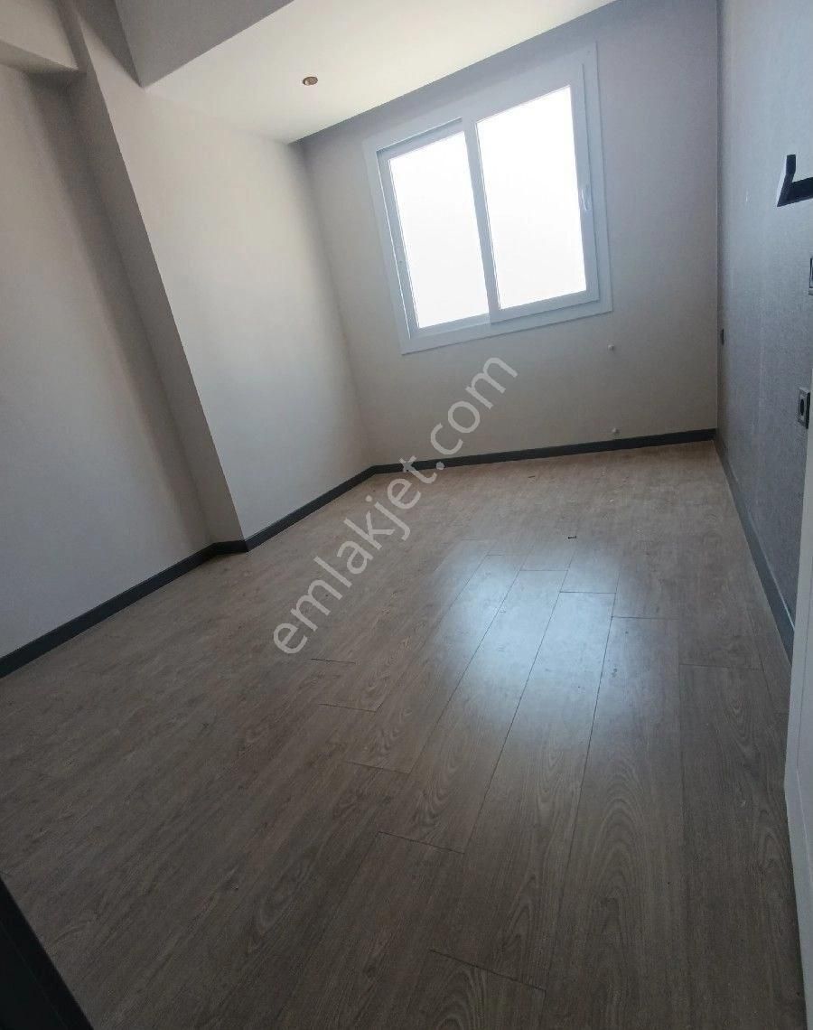 Adakent Emlakdan Satlik 1+1 Daire Anayol Üzeri İşlek Cadde Üzerinde Hasarsiz Sifir Uygun Fiyata - Görsel 24