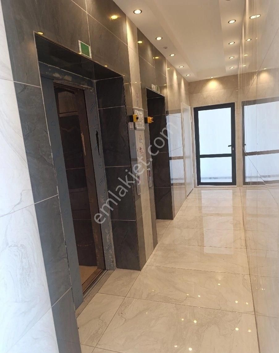 Adakent Emlakdan Satlik 1+1 Daire Anayol Üzeri İşlek Cadde Üzerinde Hasarsiz Sifir Uygun Fiyata - Görsel 23