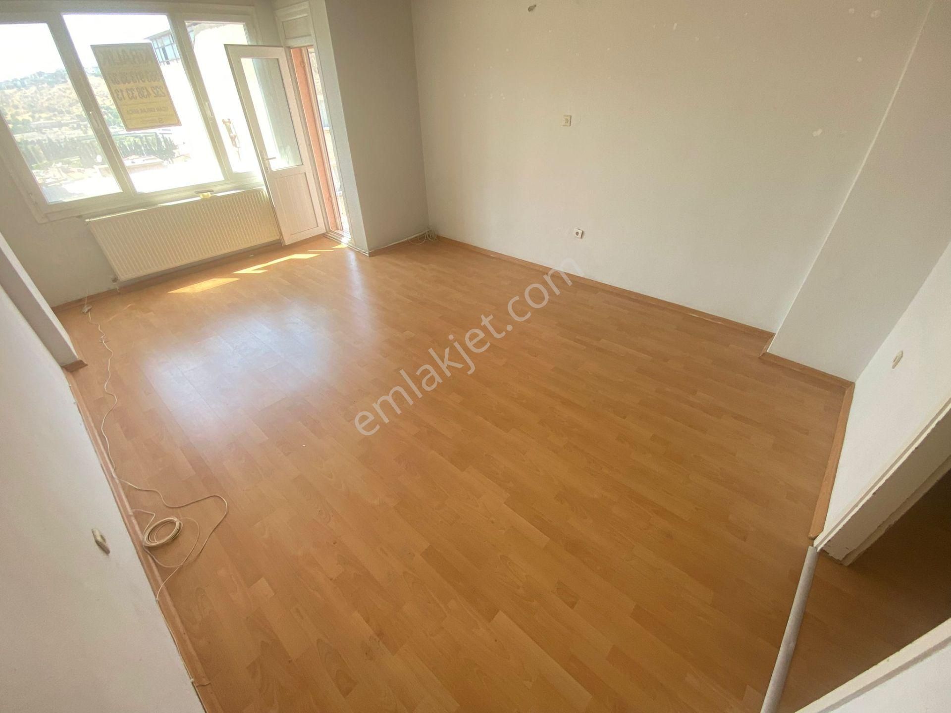Buca Laleli Mahde 2+1 90m2 Doğalgazlı Havadar Kiralık Daire - Görsel 3